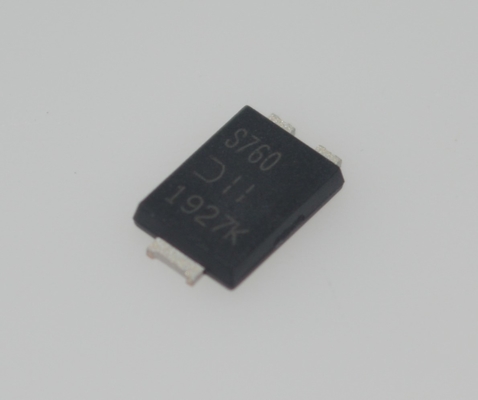 PDS760-13 760W Alta Densidad de Potencia 12V/63A Salida 93% Eficiencia Pico PFC Activo Compacto Tamaño 1U Protección Completa (OVP/OCP/SCP) -40°C a +70°C Operación Ideal para Sistemas Industriales y de Telecomunicaciones