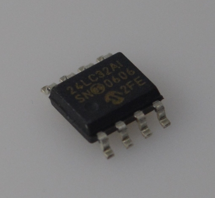 24LC32A-I/SN EEPROM I2C de 32K Velocidad de 400kHz 1M Ciclos de Escritura Rango de 2.5-5.5V Página de 64 Bytes Grado Industrial Bajo Consumo Cumple con RoHS Paquete SOIC-8 Compacto