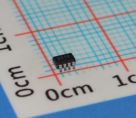 INA219AIDCNR Monitor de corriente / potencia de alta precisión con interfaz I2C 0,1% de precisión 26V Rango, sensor bidireccional de baja desviación Pequeño paquete SOT-23 Calibración y alertas programables