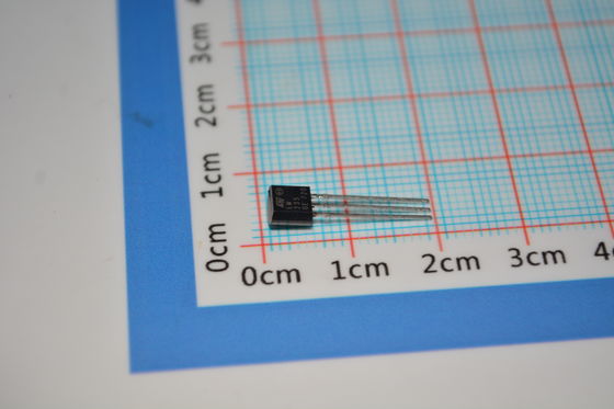 LM235Z Sensor de temperatura Celsius de precisión 1°C Precisión de 2°C a 150°C Rango lineal 10mV/°C Salida fácil Calibración Amplio 4V-30V Alimentación baja Autocalentamiento TO-92 Paquete