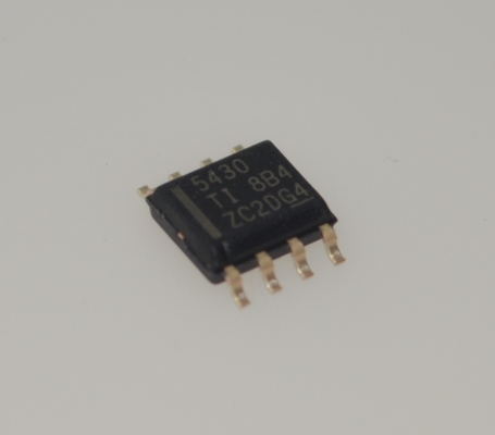 TPS5430DDAR 3A 5.5-36V Conversor de paso a paso de entrada ancha 500kHz Conmutación de alta eficiencia (hasta 95%) Compensar la potencia interna Buena señal de protección térmica / UVLO Paquete SOIC-8