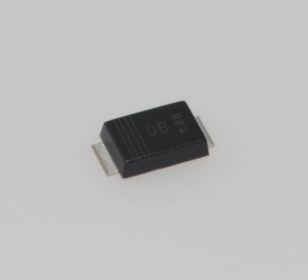 Rectificador de barrera Schottky de ultrabaja frecuencia PMEG6030EVPX 60V 3A AEC-Q101 Eficiencia alta calificada <1μA Bajo IR Sin halógenos SOD128 Envase de plástico plano para automóviles e industriales