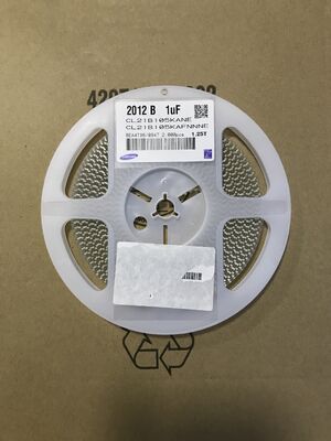 MLCC X7R de 1 µF de alta capacitancia en carcasa 1206, 50 V nominal, estabilidad de amplio rango de temperatura, ESR/ESL bajo, manejo de rizado alto, rendimiento robusto para filtrado de potencia y aplicaciones de desacoplamiento industrial