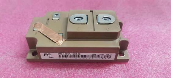 1MB1300SA-120B-52 1200V 1300A Módulo IGBT de medio puente Baja Vce(sat) Alta robustez a cortocircuitos Baja pérdida de conmutación Tecnología de ajuste a presión Para accionamientos industriales pesados y SAI de alta potencia