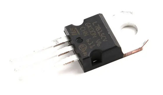 L7815CV-DG Regulador Lineal 15V 1.5A TO-220 Protección Térmica/Cortocircuito Precisión ±4% -40°C a +125°C