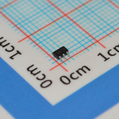 LM3671MF-ADJ Convertidor reductor ajustable de 1 MHz, entrada de 2.7-5.5 V, salida de 600 mA, SOT-23-5, 90% de eficiencia, -40°C a +85°C