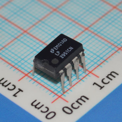 LP2951CN 5V/ADJ Regulador LDO de 150mA 3V-30V Entrada ±0.5% Precisión TO-220/DIP-8 -40°C a +125°C Baja Corriente de Reposo