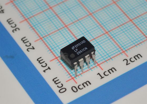 LP2951CN 5V/ADJ Regulador LDO de 150mA 3V-30V Entrada ±0.5% Precisión TO-220/DIP-8 -40°C a +125°C Baja Corriente de Reposo