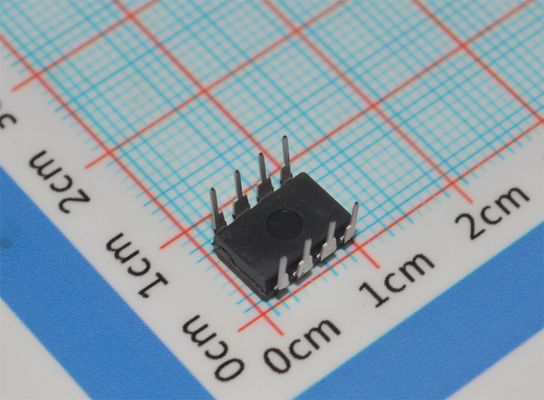 LP2951CN 5V/ADJ Regulador LDO de 150mA 3V-30V Entrada ±0.5% Precisión TO-220/DIP-8 -40°C a +125°C Baja Corriente de Reposo