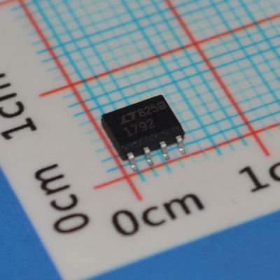 LT1792CS8 Regulador de bajo voltaje de 1.5A 3.3V/5V/ADJ 1V Caída de voltaje ±1% Precisión SO-8 -40°C a +125°C Bajo ruido