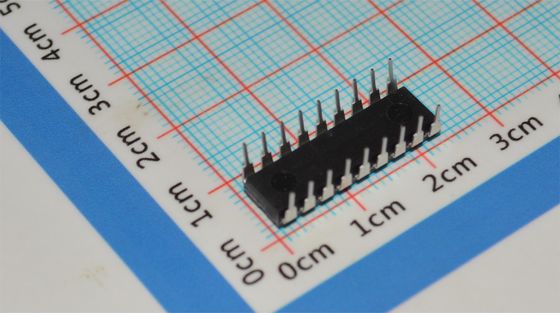 PIC16F54-I/P MCU RISC de 8 bits 20MHz 512x12 Flash 25B RAM 12 I/O DIP-18 2-5.5V -40°C~125°C Baja potencia <2mA