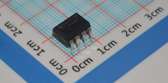 TLC549CP ADC de 8 bits 40ksps Reloj de 4MHz Suministro único 3-6V DIP-8 ±0.5LSB INL Baja potencia <15mW -40°C a +85°C