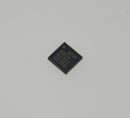 ADN8834ACPZ-R7 3A Controlador TEC ± 2,5°C Estabilidad 2,7-5,5V Alimentación Interfaz I2C LFCSP-32 -40°C a +85°C