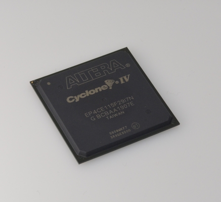 EP4CE115F29I7N FPGA Cyclone IV 114K LEs 3.9Mbit RAM Velocidad 266MHz Voltaje del núcleo 1.2V 622 Pines de E/S Soporte PCIe Temperatura industrial (-40°C a 100°C) Cumple con RoHS Paquete FBGA de 780 pines