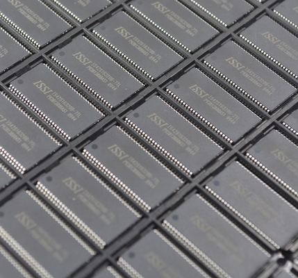 IS42S16320B-7TL SDRAM 64Mb Densidad 166MHz Velocidad 3.3V Operación 16Mx16 Organización LVTTL Interfaz Temporada industrial (-40°C~85°C) Compacto paquete TSOP-II Alta confiabilidad