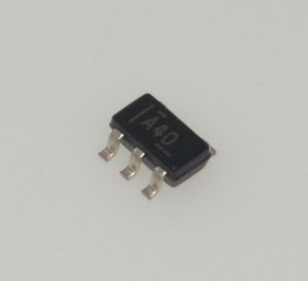 OPA340NA CMOS Op-Amp de alimentación única con 5.5MHz BW 2V/μs Slew Rate Rail-to-Rail I/O 750μA Corriente quiescente 2.7-5.5V Operación SOT23-5 Paquete para aplicaciones portátiles y con batería