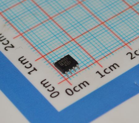 ADM3491ARZ 3.3V RS-485/RS-422 Transceptor ±15kV Protección ESD 16Mbps Tasa de datos 1/8 Unidad de carga (256 nudos) Baja potencia 300μA y funcionamiento doble completo