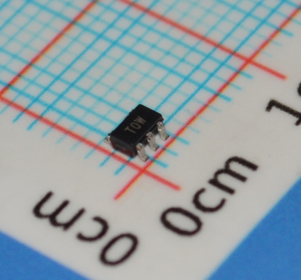 ADT6501SRJZP085RL7 Interruptor de temperatura de precisión 85°C Precisión ±0.5°C Alimentación de 2.7V-5.5V 6μA Ultra bajo consumo Salida de drenaje abierto Paquete SOT-23 para dispositivos IoT/Portátiles