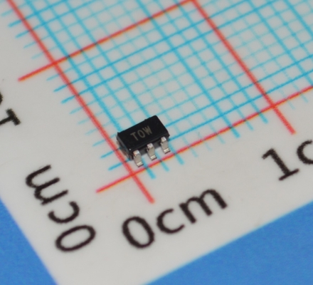 ADT6501SRJZP085RL7 Interruptor de temperatura de precisión 85°C Precisión ±0.5°C Alimentación de 2.7V-5.5V 6μA Ultra bajo consumo Salida de drenaje abierto Paquete SOT-23 para dispositivos IoT/Portátiles