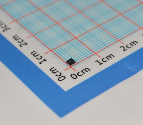 BQ294701DSGR - Protector de celdas de iones de litio con detección de sobre/bajo voltaje, 2 iones, corriente de 1µA, rango de 3.6V-10V, respuesta de 1ms, apagado térmico y paquete DSBGA