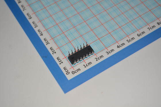 IR2110PBF controlador lateral alto/bajo con potencia nominal de 600V 2.5A Pico de salida 10V-20V Suministro de 120ns Conmutación de protección UVLO y paquete PDIP compacto