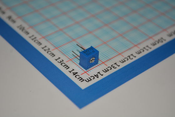 3362P-1-102LF Trimpot 1kΩ Potenciómetro de Precisión de 10 Vueltas ±10% Tolerancia Montaje de Orificio Pasante Elemento de Cermet Ajustabilidad Confiable Ideal para Calibración y Ajuste de Circuitos