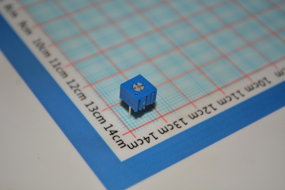 3362P-1-102LF Trimpot 1kΩ Potenciómetro de Precisión de 10 Vueltas ±10% Tolerancia Montaje de Orificio Pasante Elemento de Cermet Ajustabilidad Confiable Ideal para Calibración y Ajuste de Circuitos
