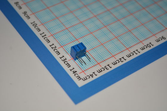 3362P-1-102LF Trimpot 1kΩ Potenciómetro de Precisión de 10 Vueltas ±10% Tolerancia Montaje de Orificio Pasante Elemento de Cermet Ajustabilidad Confiable Ideal para Calibración y Ajuste de Circuitos
