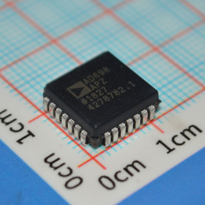 Acondicionador de señal LVDT AD698APZ ±12V a ±15V Operación Ancho de banda de 20 kHz 0.25% Linealidad Suministro único/doble Rango de temperatura industrial para detección de posición y control de movimiento