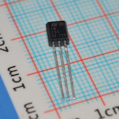 LM235Z Sensor de temperatura Celsius de precisión 1°C Precisión de 2°C a 150°C Rango lineal 10mV/°C Salida fácil Calibración Amplio 4V-30V Alimentación baja Autocalentamiento TO-92 Paquete
