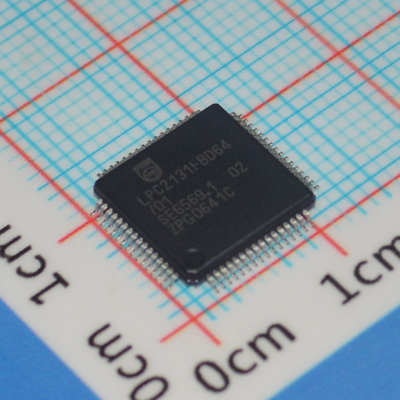 LPC2131FBD64/01,15 MCU ARM7 RISC de 32 bits, 64 KB Flash, 16 KB RAM, velocidad de 60 MHz, USB 2.0, 2x UART, 64-LQFP, -40°C a +85°C, grado industrial