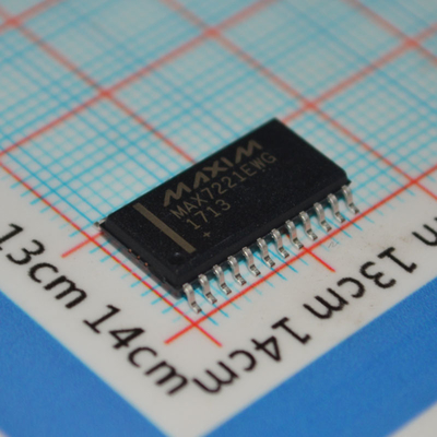 MAX7221EWG+T Controlador de pantalla LED de 8 dígitos con interfaz SPI, velocidad de datos serie de 10 MHz, funcionamiento de 2,7 V-5,5 V, control LED individual y paquete SOIC ancho de 24 pines