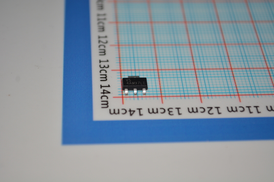 TLV1117LV25DCYR: LDO de salida fija de 2,5 V con 1 A de corriente, baja caída de tensión (1,1 V máx.), PSRR alto (65 dB), 1 % de precisión, estable con condensadores cerámicos, protección contra sobrecorriente/térmica en encapsulado SOT-223