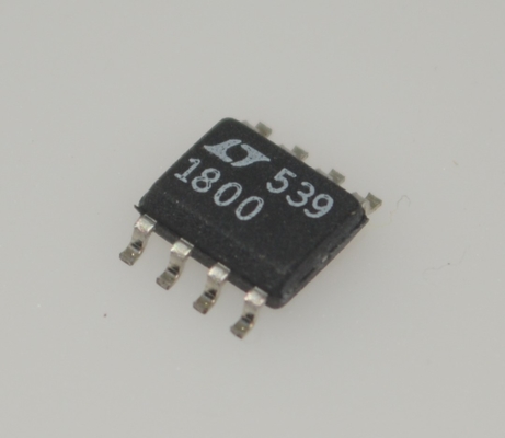 LT1800CS8 Alta velocidad 100MHz Op Amp 400V/μs Tasa de deslizamiento baja 3.5mV Offset Rail-to-Rail Salida 5V a ±5V Suministro 7nA IB Ahorro de espacio SOIC-8 para filtros / controladores ADC