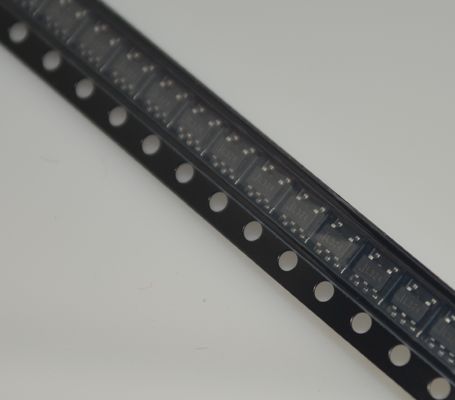 SPX3819M5-L-3-3/TR 3.3V 500mA LDO de ruido ultra bajo (30μVRMS) con habilitación, precisión del 1%, baja caída de tensión, protección térmica y de corriente, y rango de entrada amplio de 2.7V-16V