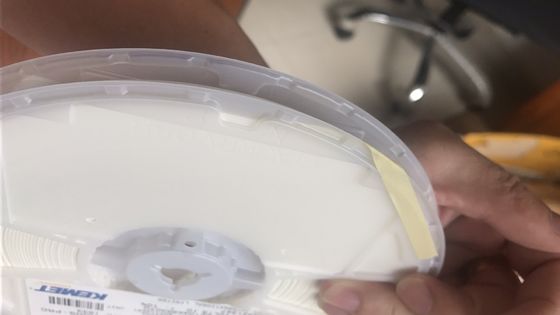 C0603C221J5GACTU 220pF 50V C0G/NP0 0603 MLCC Con 5% de Tolerancia Rendimiento Ultraestable Alta Frecuencia Baja Pérdida Rango de -55°C a +125°C y Cumplimiento RoHS