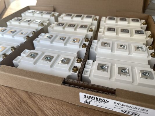 Módulo IGBT SKM400GB12E4 1200V 400A Baja Vce(sat) Alta robustez a cortocircuitos Bajas pérdidas de conmutación Alto aislamiento Grado industrial Para accionamientos de motores y SAI industriales