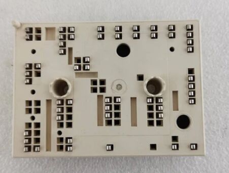 35ACC12F4V1 Transistor PNP Automotriz de 12V 3.5A Baja VCE(sat) 250mV Alta Ganancia de Corriente Encapsulado SOT-223 Calificado AEC-Q101 Para Conmutación de Carga y Control de Motor en Vehículos