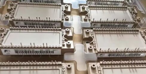 Módulo IGBT FP25R12KT4 B11 1200V 25A PIM IGBT con TrenchStop IGBT4 de baja pérdida de conmutación, NTC integrado, placa base de cobre aislada, operación a 150°C, tecnología PressFIT para variadores de motor