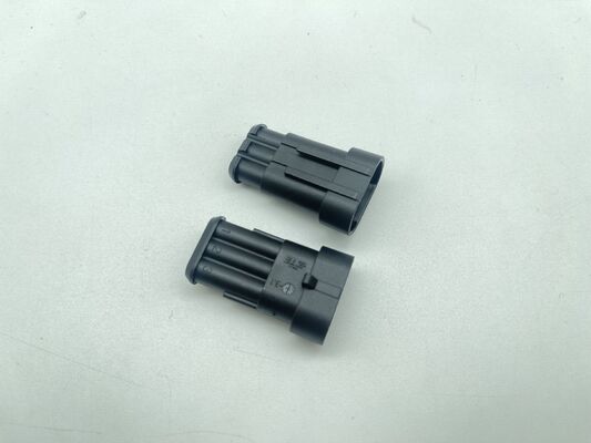 282105-1 Cabezal de conexión vertical de 3 posiciones y 5,0 mm de paso, para montaje en PCB, con bloqueo por fricción y polarización, con una corriente nominal de 9A, para fuentes de alimentación y controles industriales