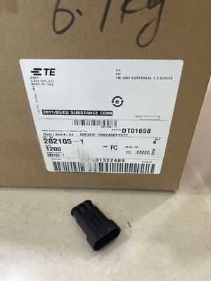 282105-1 Cabezal de conexión vertical de 3 posiciones y 5,0 mm de paso, para montaje en PCB, con bloqueo por fricción y polarización, con una corriente nominal de 9A, para fuentes de alimentación y controles industriales