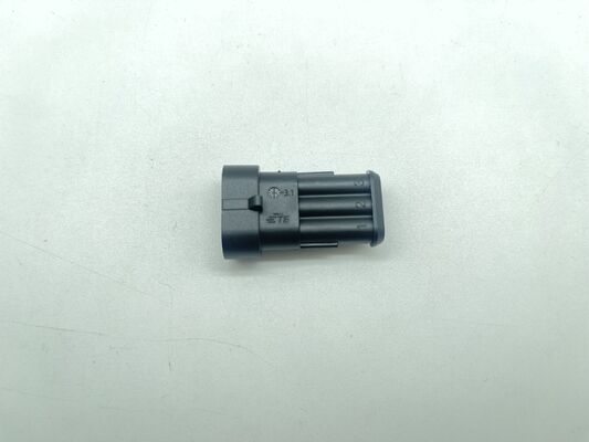 282105-1 Cabezal de conexión vertical de 3 posiciones y 5,0 mm de paso, para montaje en PCB, con bloqueo por fricción y polarización, con una corriente nominal de 9A, para fuentes de alimentación y controles industriales