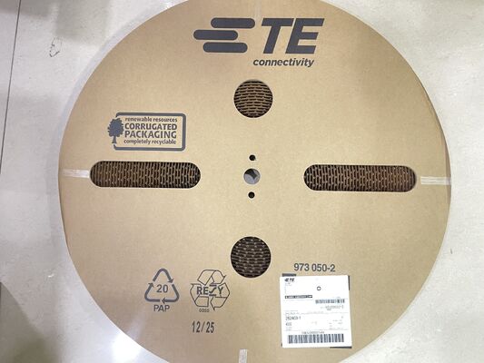 282403-1 Carcasa de crimpado de receptáculo de placa a cable de 2.5 mm de paso de 8 posiciones con bloqueo por fricción polarizado UL 94V-0, 4.5 A, montaje en panel para aplicaciones industriales y automotrices