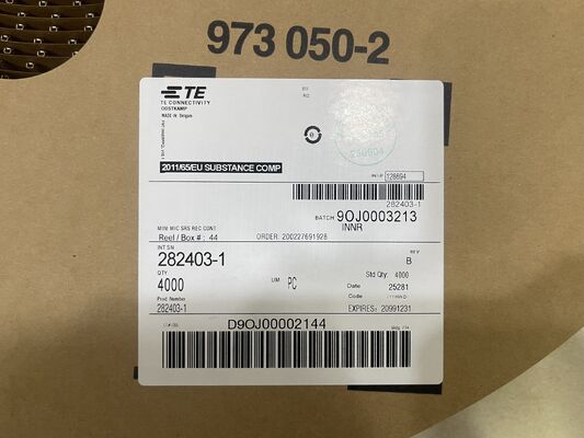 282403-1 Carcasa de crimpado de receptáculo de placa a cable de 2.5 mm de paso de 8 posiciones con bloqueo por fricción polarizado UL 94V-0, 4.5 A, montaje en panel para aplicaciones industriales y automotrices