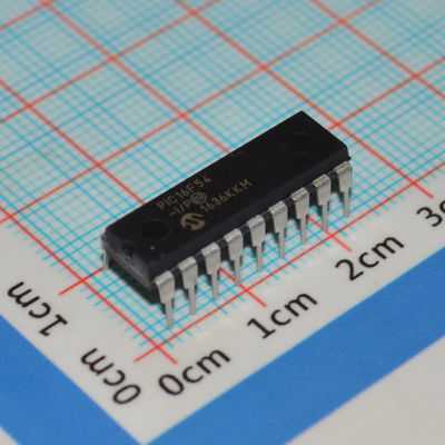 PIC16F54-I/P MCU RISC de 8 bits 20MHz 512x12 Flash 25B RAM 12 I/O DIP-18 2-5.5V -40°C~125°C Baja potencia <2mA