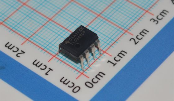 TLC549CP ADC de 8 bits 40ksps Reloj de 4MHz Suministro único 3-6V DIP-8 ±0.5LSB INL Baja potencia <15mW -40°C a +85°C